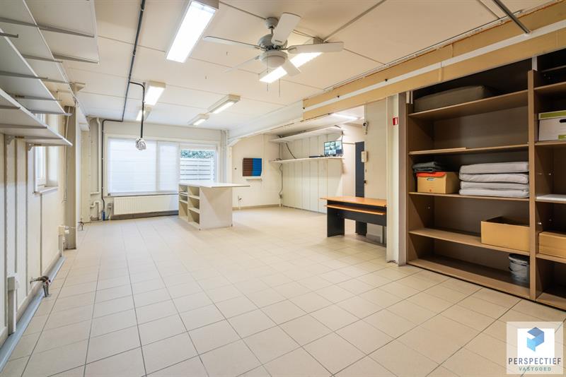 Handelspand met Winkelruimte, Magazijn  (± 250 m²) en Woonst op 1.682 m² - 17