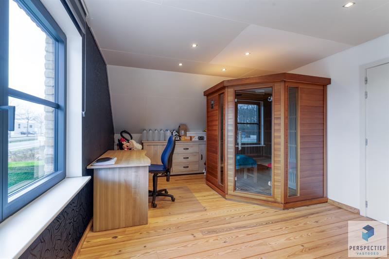 Centraal gelegen instapklare woning op 734 m² met mooie tuin - 16