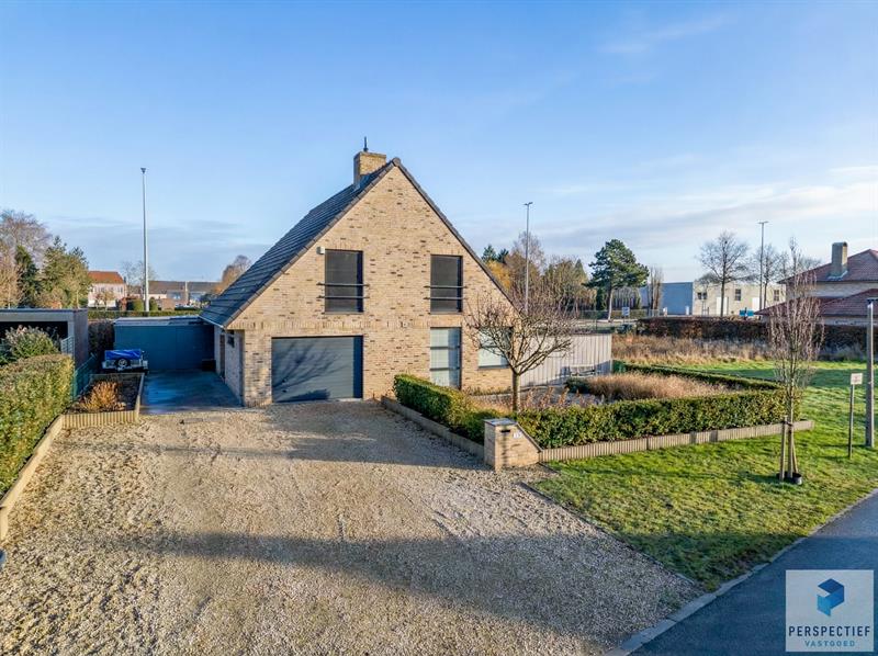 Centraal gelegen instapklare woning op 734 m² met mooie tuin - 1