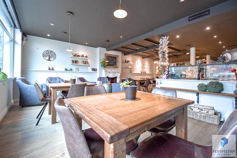 Recente handelsruimte ingericht als koffie/ontbijtzaak in het centrum van Oedelem - 2
