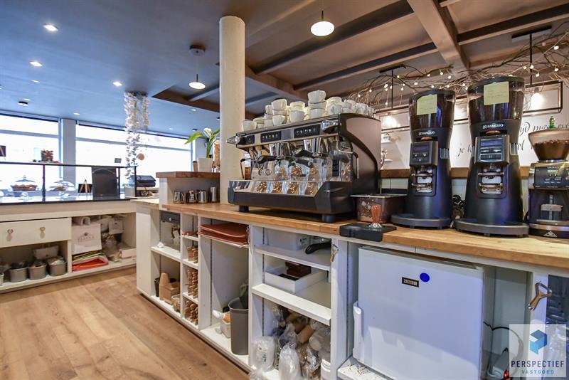 Recente handelsruimte ingericht als koffie/ontbijtzaak in het centrum van Oedelem - 11