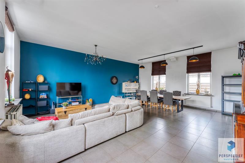 Ruime gerenoveerde woning met tuin & 2 privatieve autostaanplaatsen - 4