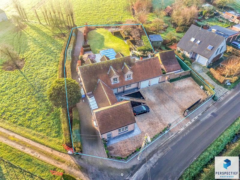 Landelijk gelegen villa met handelsruimte en buitenzwembad op 1370 m² - 5