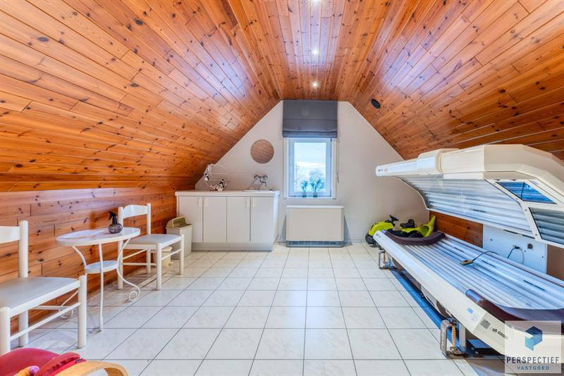 Landelijk gelegen villa met handelsruimte en buitenzwembad op 1370 m² - 18