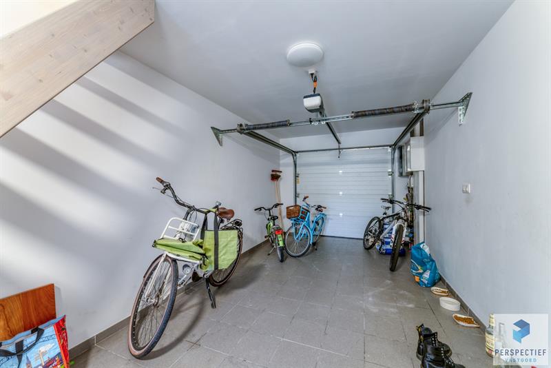 Ruime gerenoveerde woning met 4 slpk, grote tuin en garage - 12