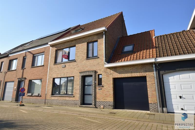 Ruime gerenoveerde woning met 4 slpk, grote tuin en garage - 1