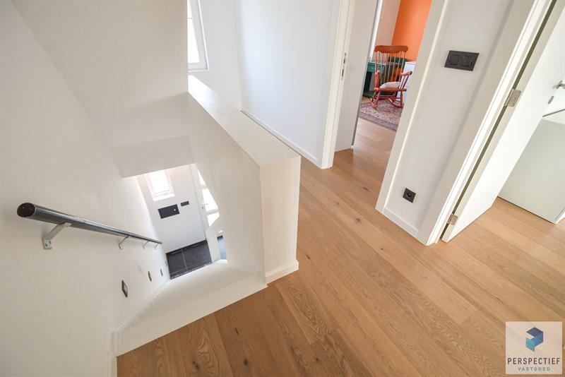 Ruime gerenoveerde woning met 4 slpk, grote tuin en garage - 13