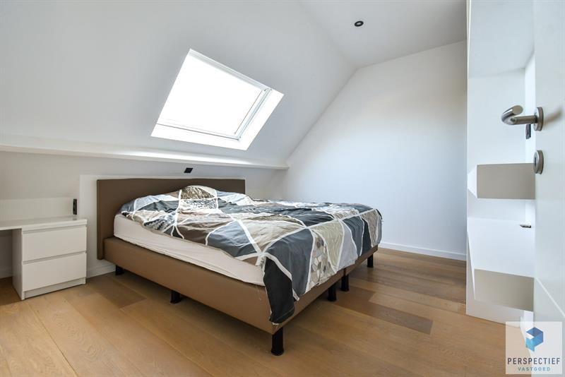 Ruime gerenoveerde woning met 4 slpk, grote tuin en garage - 24