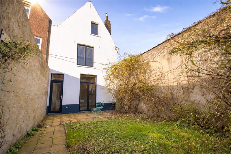 BEZOEKMOMENT MAANDAG 09/03 VAN 16U TOT 18U30 | Sfeervolle woning met historisch karakter in hartje Brugge