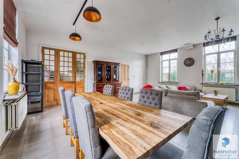 BEZOEKMOMENT ZATERDAG 07/03 VAN 13U TOT 14U30 | Ruime gerenoveerde woning met tuin & 2 privatieve autostaanplaatsen