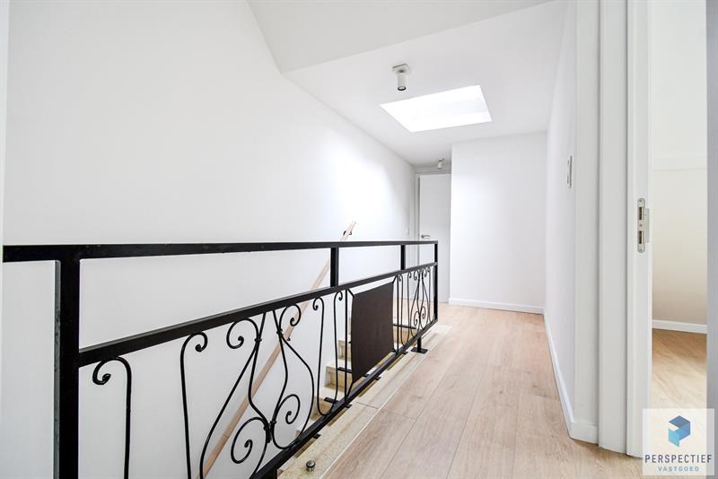 Vernieuwde woning met 3 slaapkamers en ZONGERICHTE tuin met uitweg en GROTE GARAGE - 12