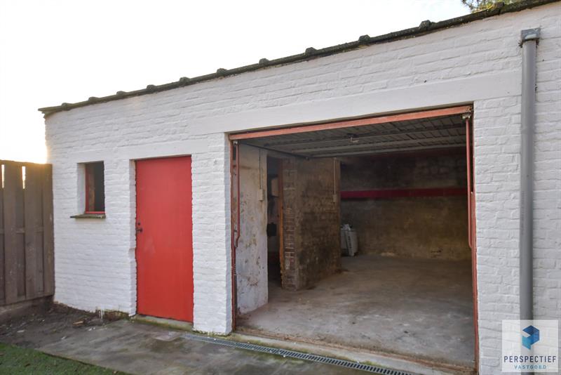 Vernieuwde woning met 3 slaapkamers en ZONGERICHTE tuin met uitweg en GROTE GARAGE - 18