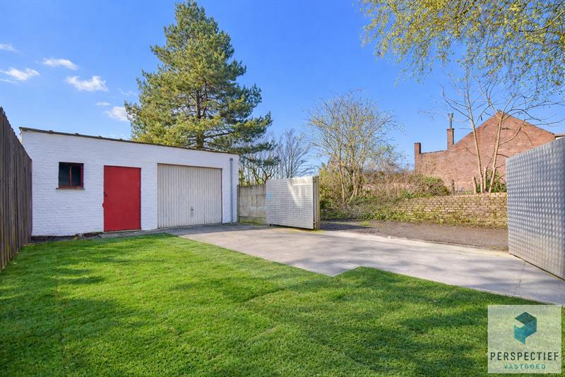 Vernieuwde woning met 3 slaapkamers en ZONGERICHTE tuin met uitweg en GROTE GARAGE - 18