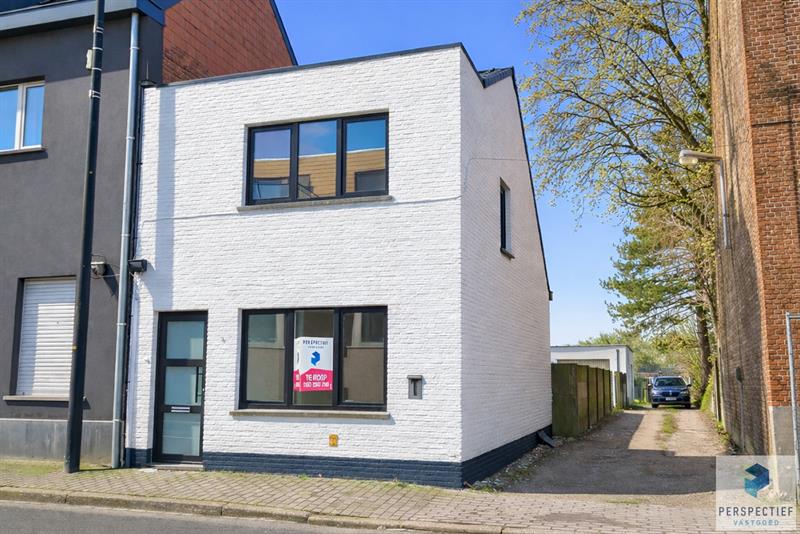 Vernieuwde woning met 3 slaapkamers en ZONGERICHTE tuin met uitweg en GROTE GARAGE - 16