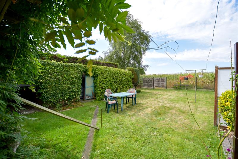 Rustig en centraal gelegen woning met landelijk uitzicht, grote garage en tuin