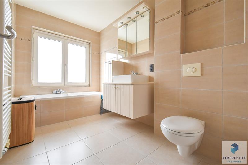 Ruime gerenoveerde woning met 4 slpk, grote tuin en garage - 14