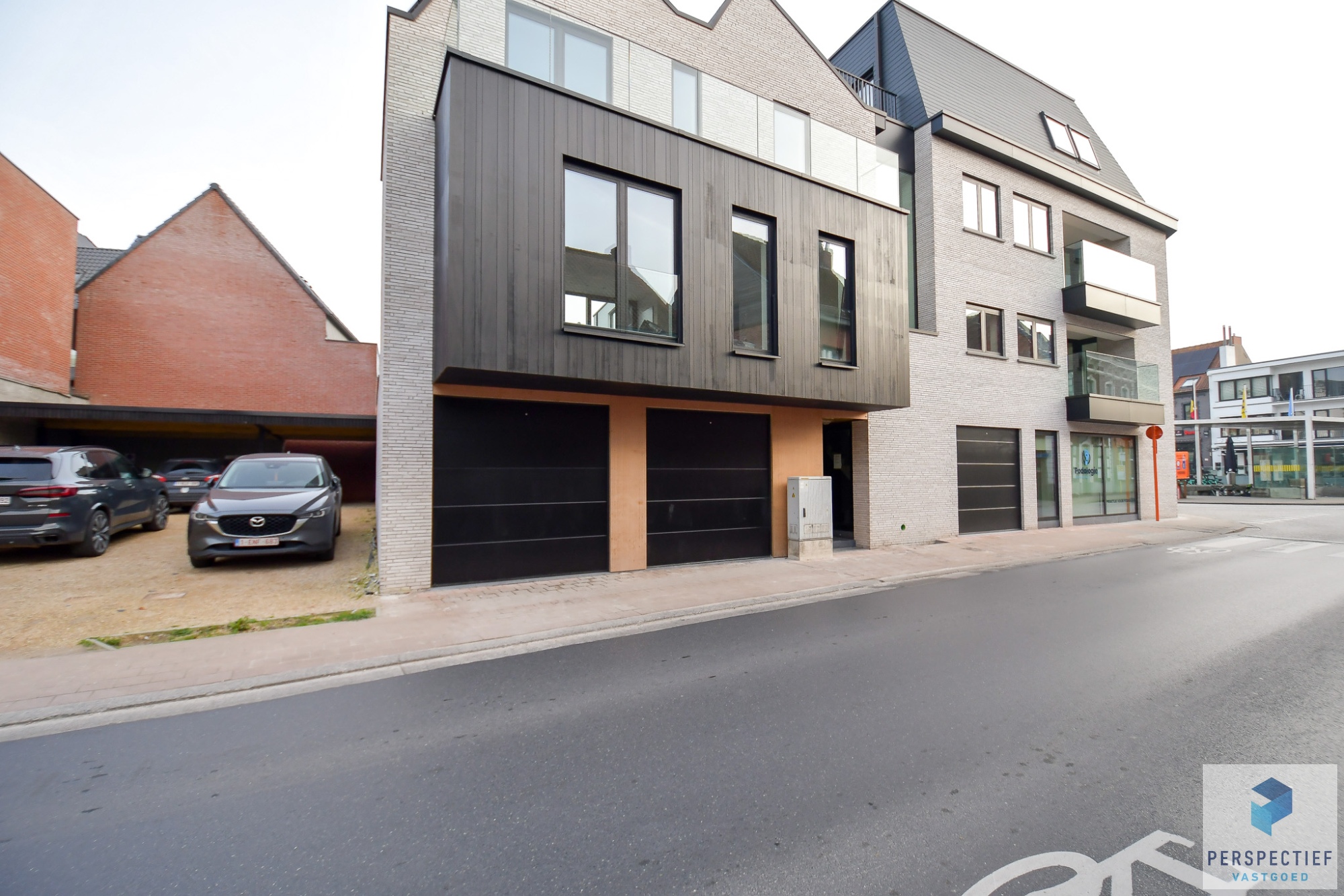 RUIME garagebox met automatische poort