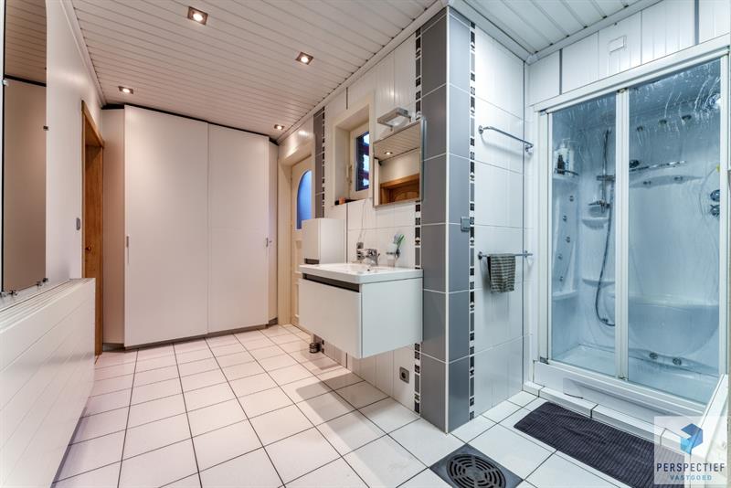 Landelijk gelegen villa met handelsruimte en buitenzwembad op 1370 m² - 12