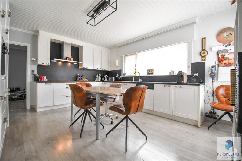 UITSTEKEND GELEGEN GELIJKVLOERSE WONING met 4 slaapkamers en tuin - 10