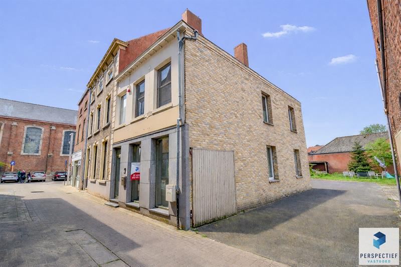 Handelsgelijkvloers en appartement  in centrum Oedelem - 1