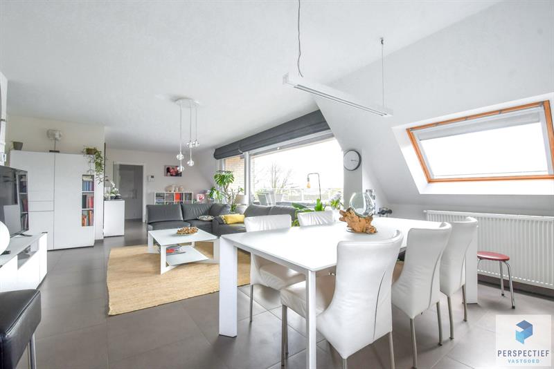 Ruim duplex-appartement van 111 m² met zonneterras in Beernem