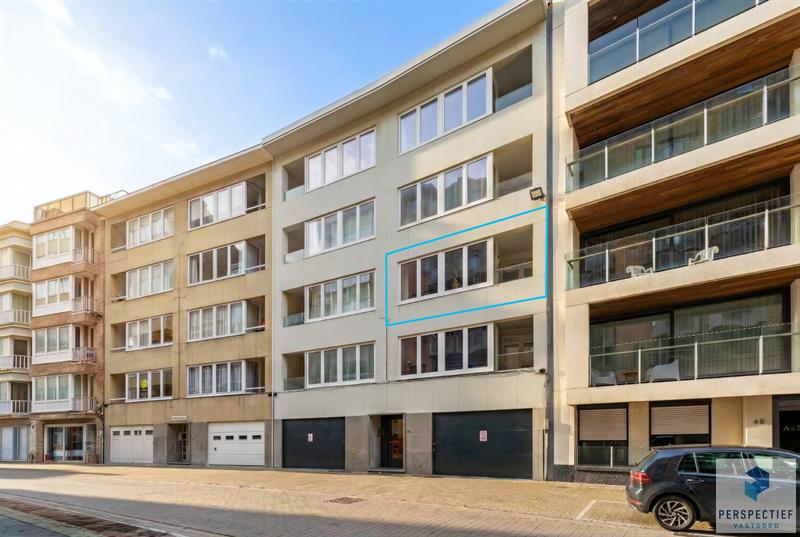 Goed gelegen ruim vernieuwd 2 slaapkamer appartement met grote berging en autostaanplaats