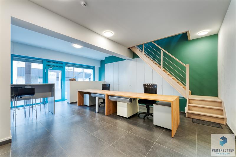 Veelzijdig handelshuis/kantoorgebouw