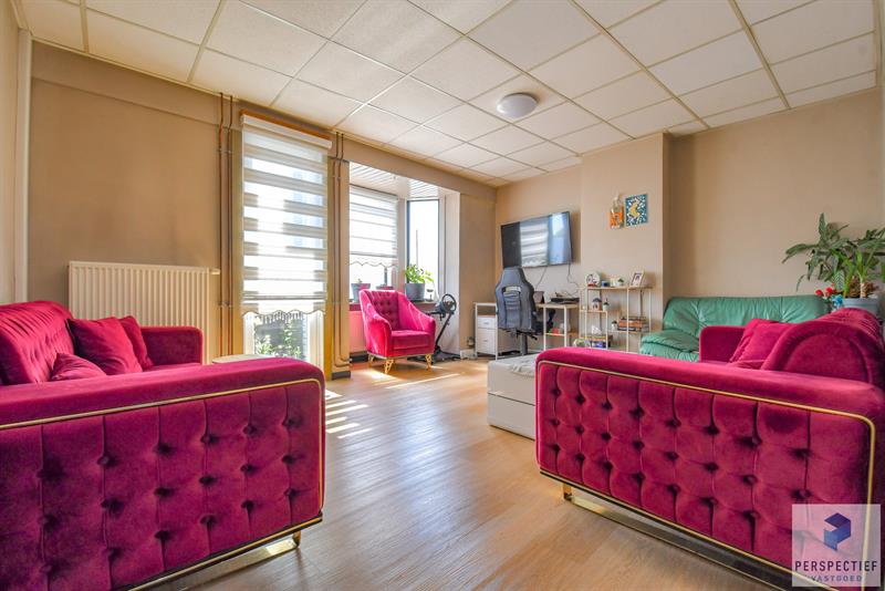 Handelsgelijkvloers en appartement te Adegem - 10