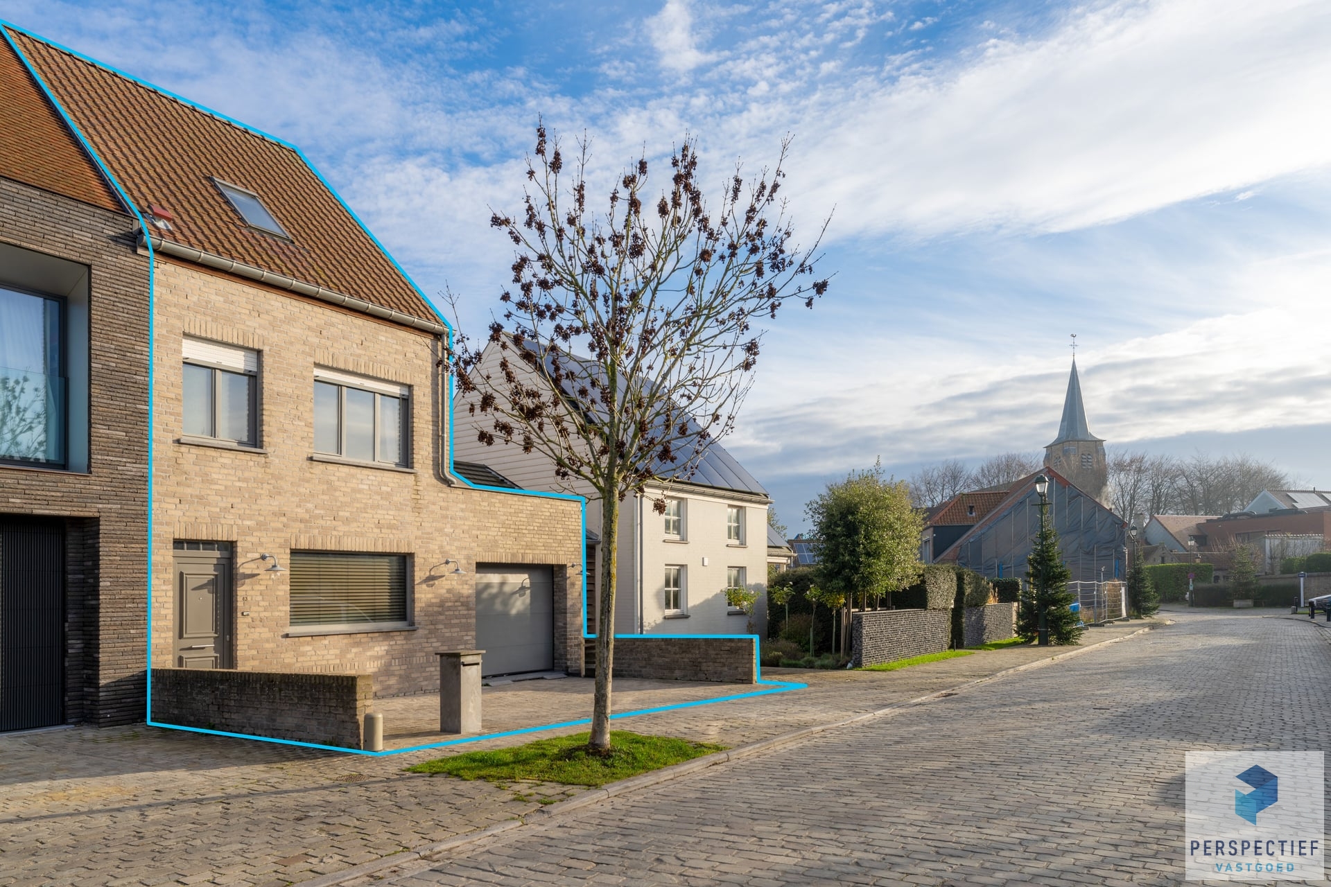 Vernieuwde woning met 4 slpk - garage & tuin in het dorpscentrum van Ramskapelle