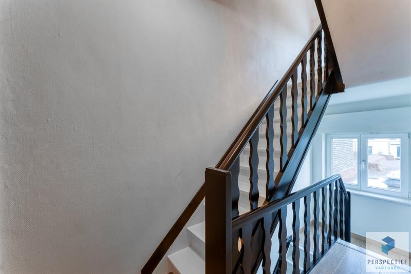 Vernieuwde woning met 4 slpk - garage & tuin in het dorpscentrum van Ramskapelle - 10