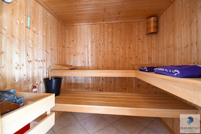 Unieke villa met dubbele garage en opslagplaats/ loods in rustige omgeving - 12