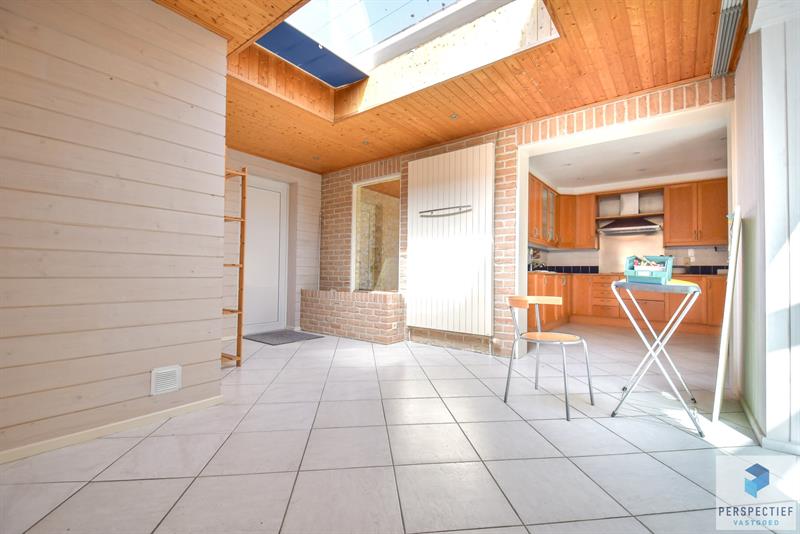 Unieke villa met dubbele garage en opslagplaats/ loods in rustige omgeving - 8