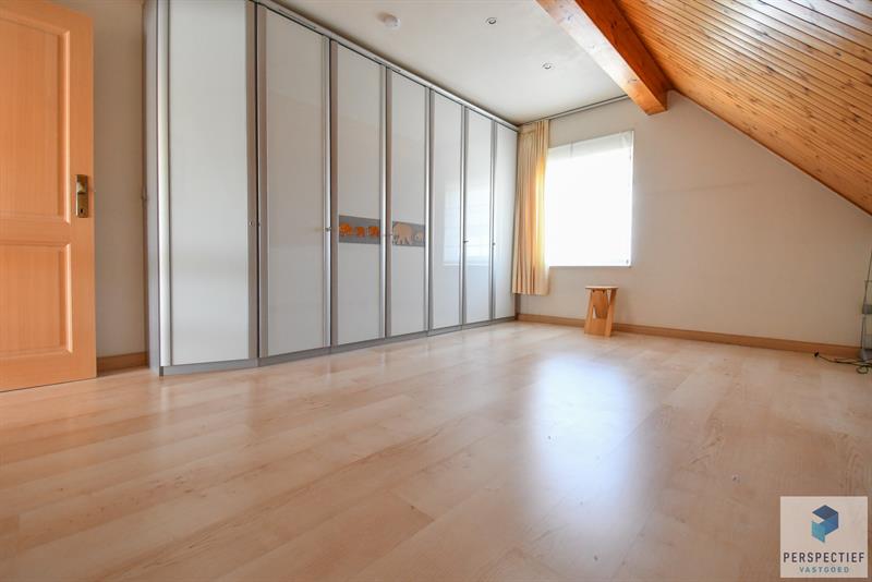 Unieke villa met dubbele garage en opslagplaats/ loods in rustige omgeving - 14