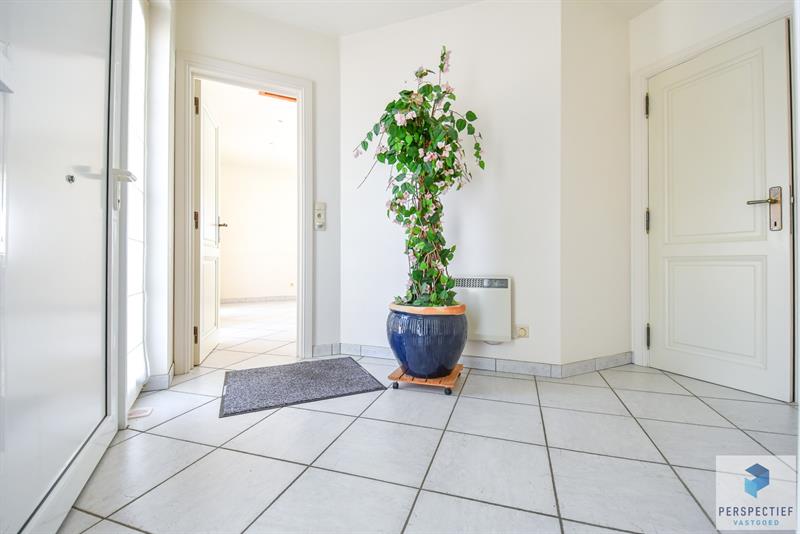 Unieke villa met dubbele garage en opslagplaats/ loods in rustige omgeving - 9