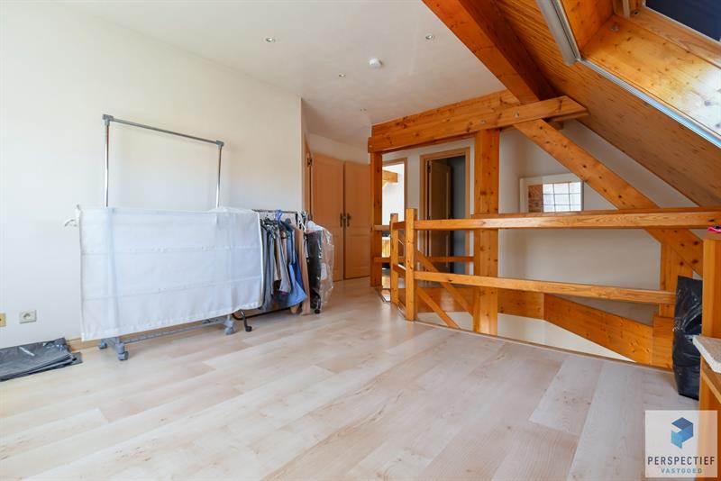 Unieke villa met dubbele garage en opslagplaats/ loods in rustige omgeving - 13