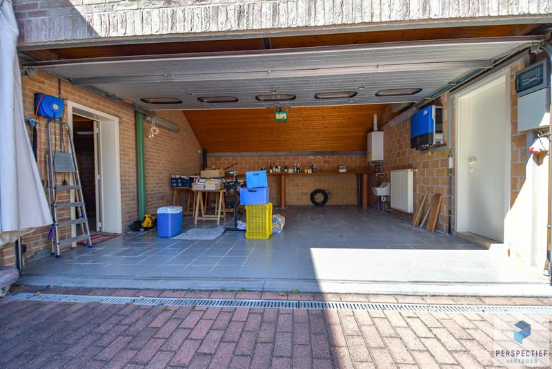 Unieke villa met dubbele garage en opslagplaats/ loods in rustige omgeving - 21