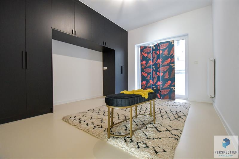 RUIM LICHTRIJK GERENOVEERD APPARTEMENT aan het LEOPOLD PARK - 9