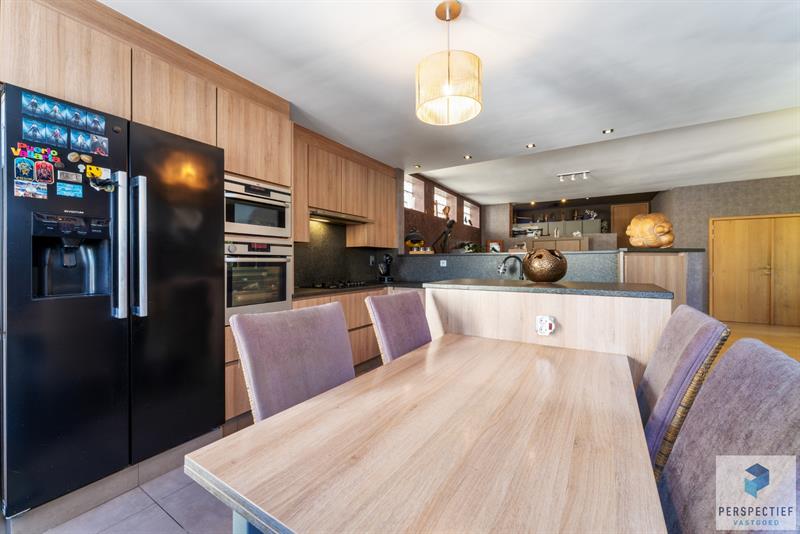 Ruime, instapklare woning met 4 slaapkamers, garage en magazijn op 970 m² - 14