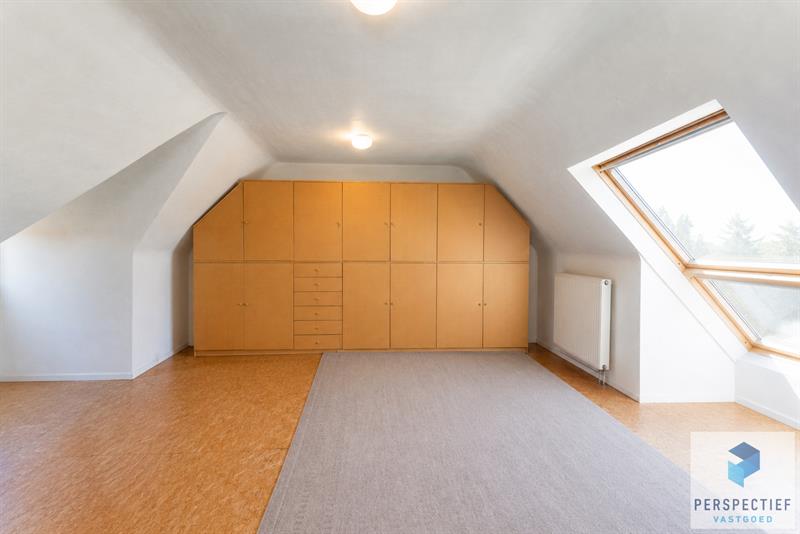 Ruime, instapklare woning met 4 slaapkamers, garage en magazijn op 970 m² - 25