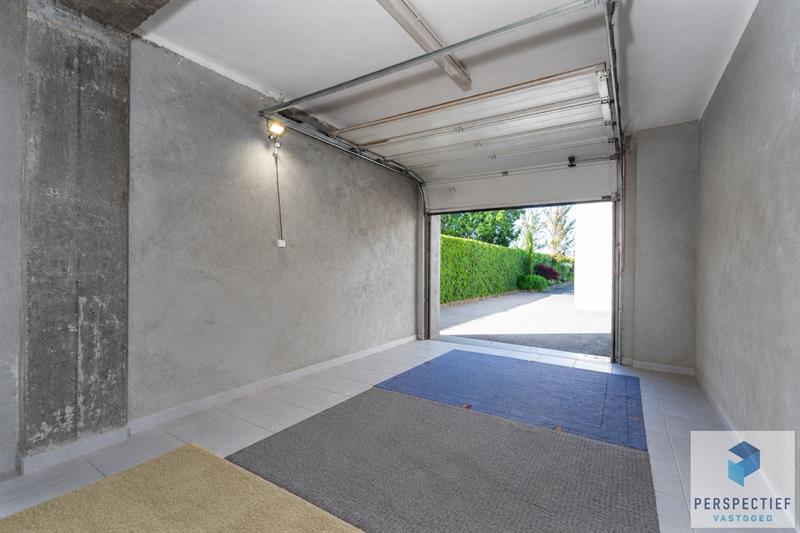 Ruime, instapklare woning met 4 slaapkamers, garage en magazijn op 970 m² - 27