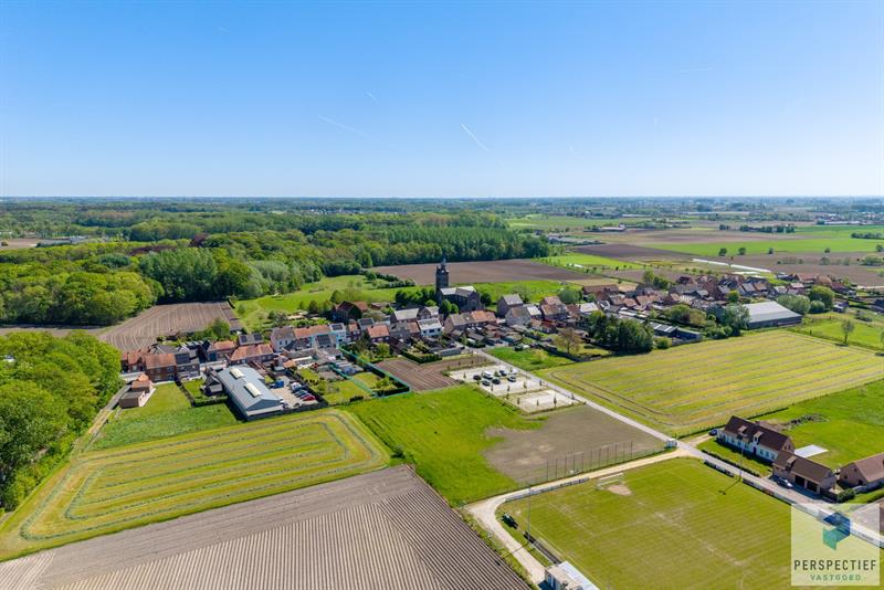 Ruime, instapklare woning met 4 slaapkamers, garage en magazijn op 970 m² - 3
