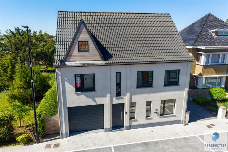 Ruime, instapklare woning met 4 slaapkamers, garage en magazijn op 970 m² - 29