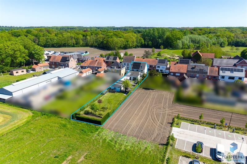 Ruime, instapklare woning met 4 slaapkamers, garage en magazijn op 970 m² - 2