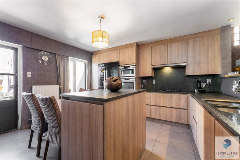 Ruime, instapklare woning met 4 slaapkamers, garage en magazijn op 970 m² - 13