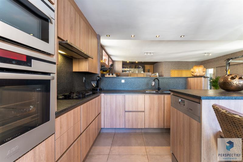 Ruime, instapklare woning met 4 slaapkamers, garage en magazijn op 970 m² - 15