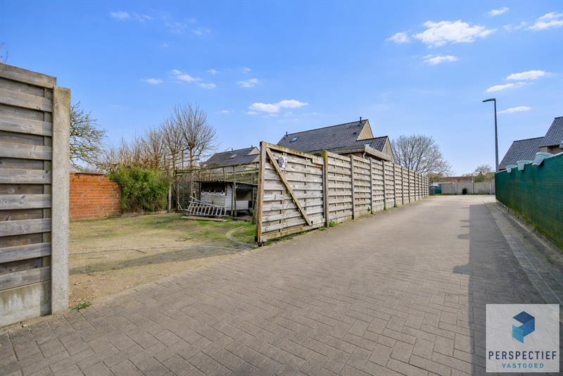 Rustig gelegen ruime halfopen woning met uitweg & bijgebouw/garage - 9