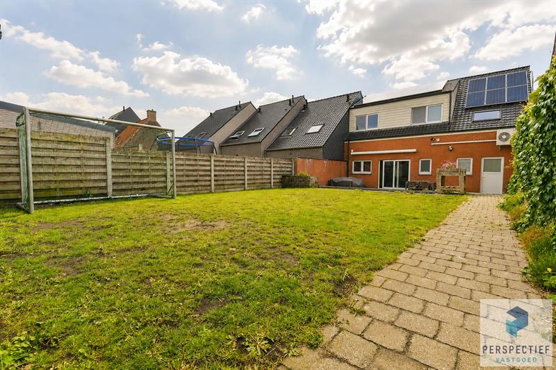 Rustig gelegen ruime halfopen woning met uitweg & bijgebouw/garage - 2