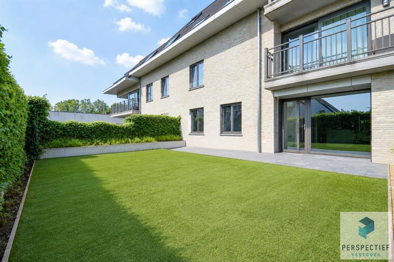 Ruim gelijkvloers appartement met 2 slaapkamers, voor- én achtertuin met terras & mogelijkheid tot aankoop staanplaats - 4