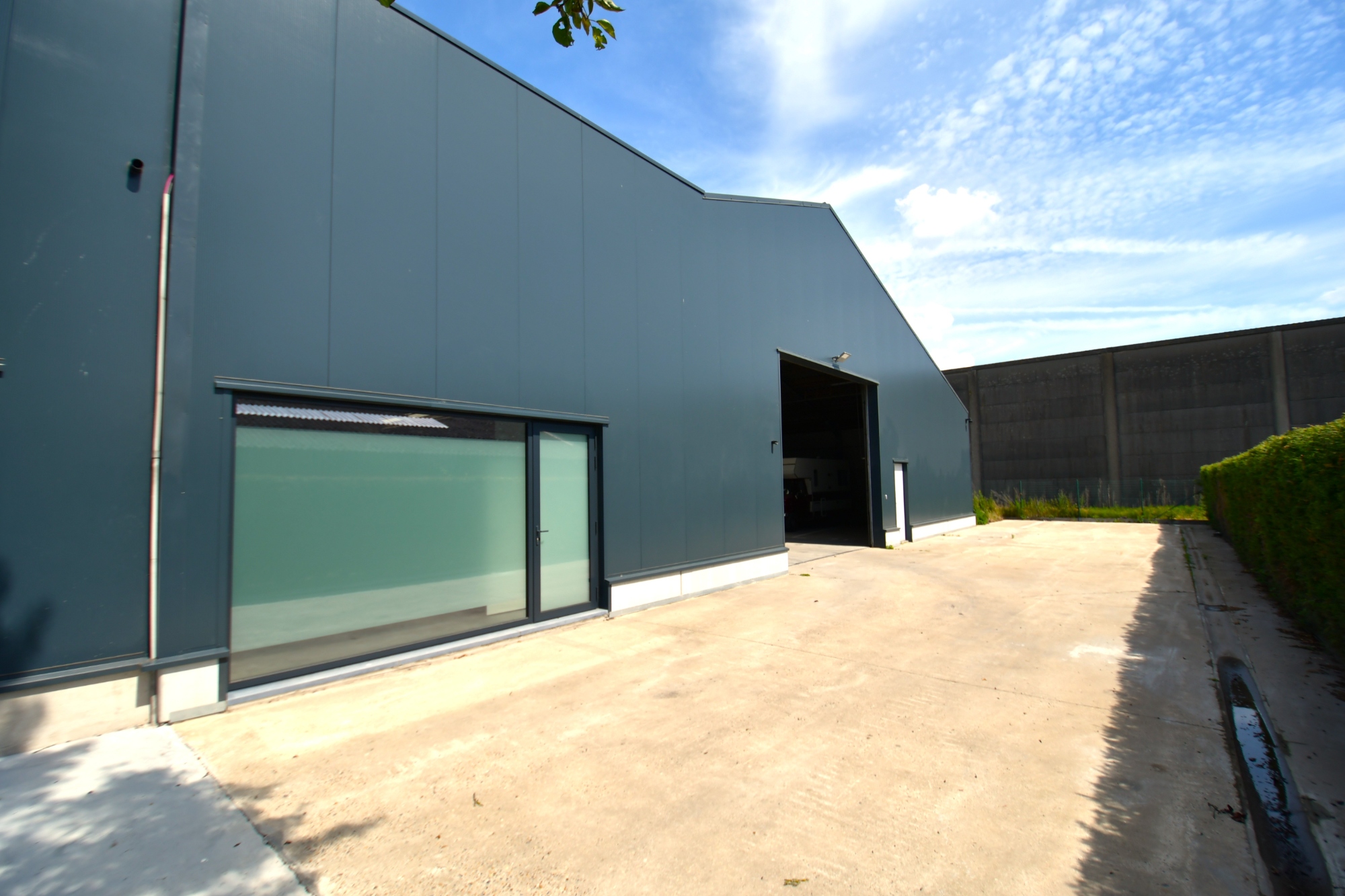 Loods (850m²) te koop in het industriepark SCHATTING te Zedelgem
