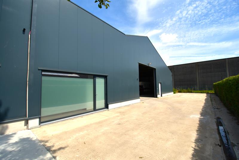 Loods (850m²) te koop in het industriepark SCHATTING te Zedelgem - 1